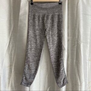 •Victoria’s Secret PINK Cool & Comfy• Perforated Capri Workout Leggings